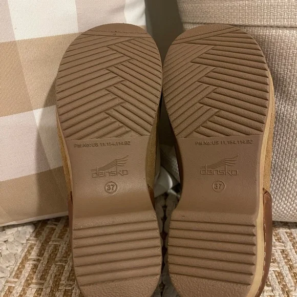 Women’s NWOB Dansko Brenna Slip-On Tan Burnished Suede Clogs Size EU 37 US 6.5-7 - Picture 9 of 13